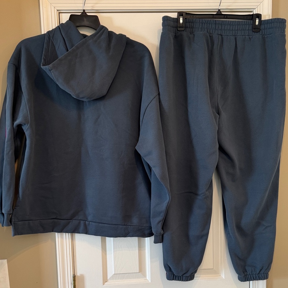 Puma Women's Blue Jogger Set with Pink Highlights size xxl - Picture 4 of 5